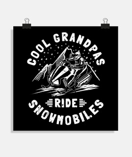 Les grands-pères sympas font de la moto