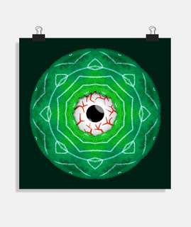 oeil effrayant regardant à travers un t