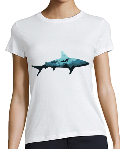 Image of shark diving