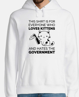 ama i gattini e odia il governo