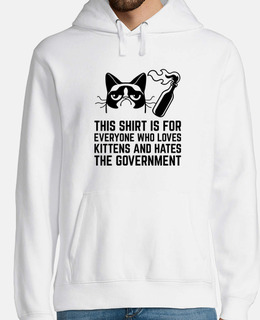 ama i gattini e odia il governo