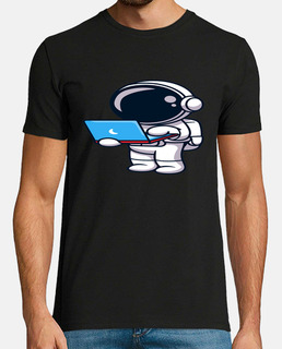 astronauta con su laptop