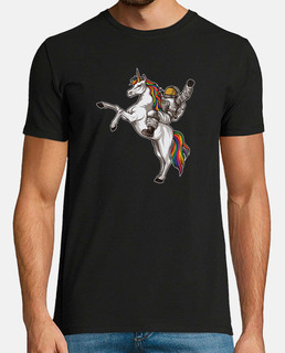 astronauta monta un unicornio mítico