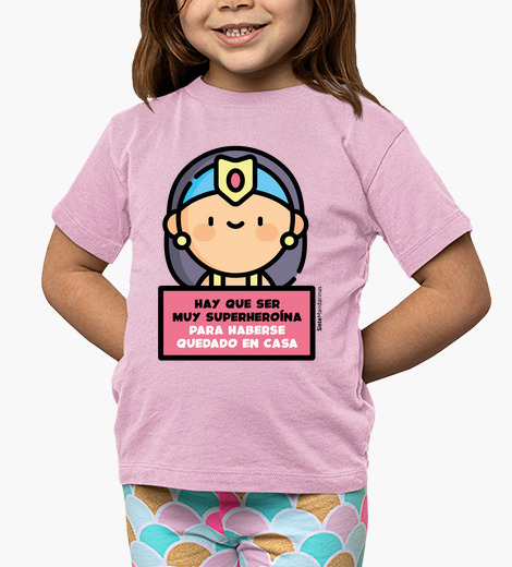 Camisetas niños Superheroina en casa rosa