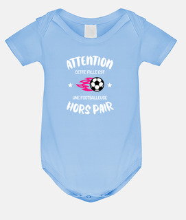 Cette fille footballeuse hors pair spor