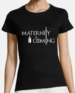 Maternity is Coming. Camiseta Divertida para Embarazadas