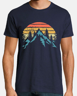 montagnes et arbres avec coucher de sol