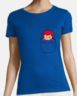 ponyo sur une  femme  de poche