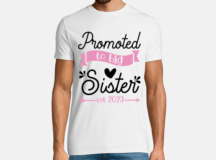 T-shirt promosso a sorella maggiore est