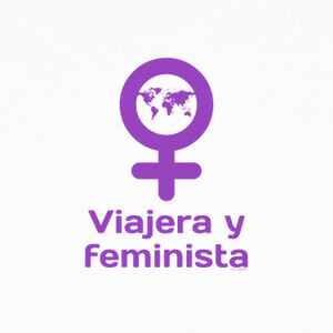T-shirt viaggiatore viola e femminista