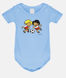 ZZ juegan al fútbol bebé