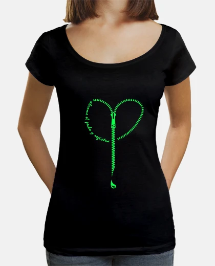 Camiseta abreme el pecho y registra