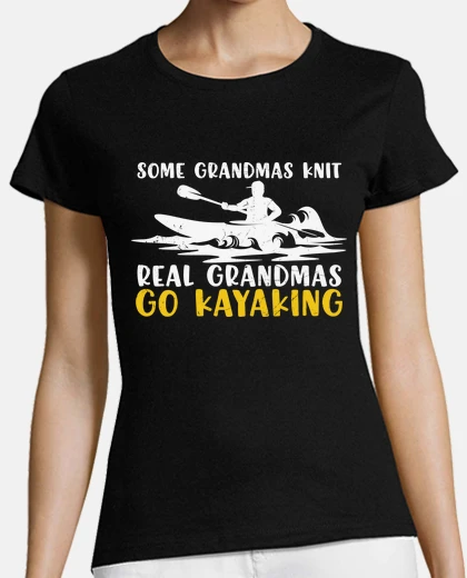 T-shirt alcune nonne lavorano a maglia
