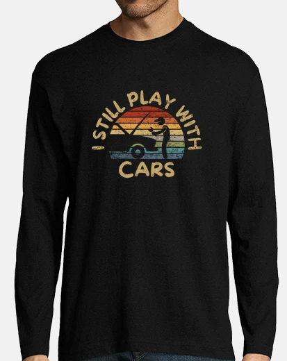 T-shirt amante delle auto che gioca ancora con 