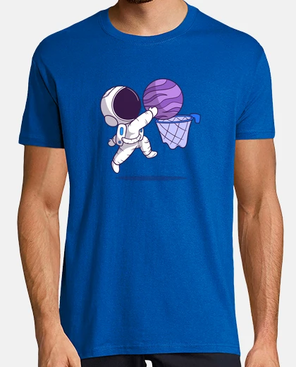 T-shirt astronauta che schiaccia la terra nel b