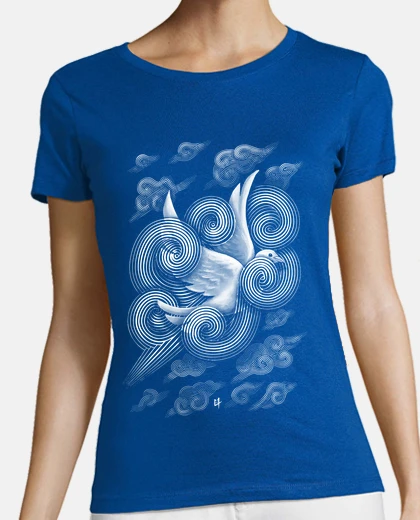 T-shirt attraversando le nuvole