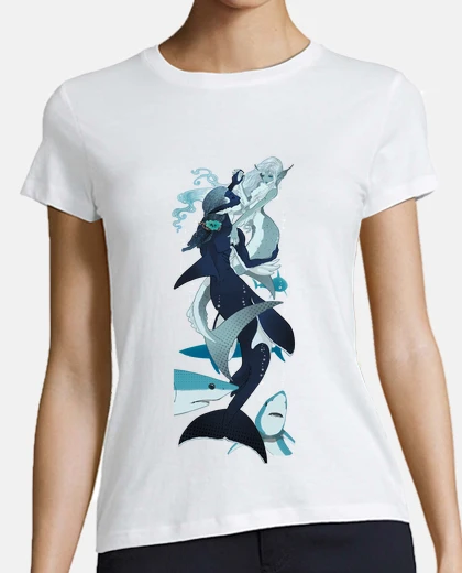 Playera bailando entre tiburones