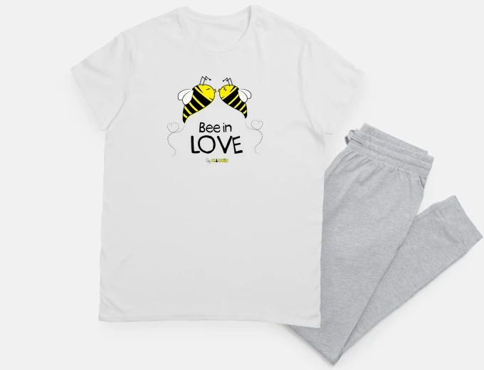 Pyjama bee in love