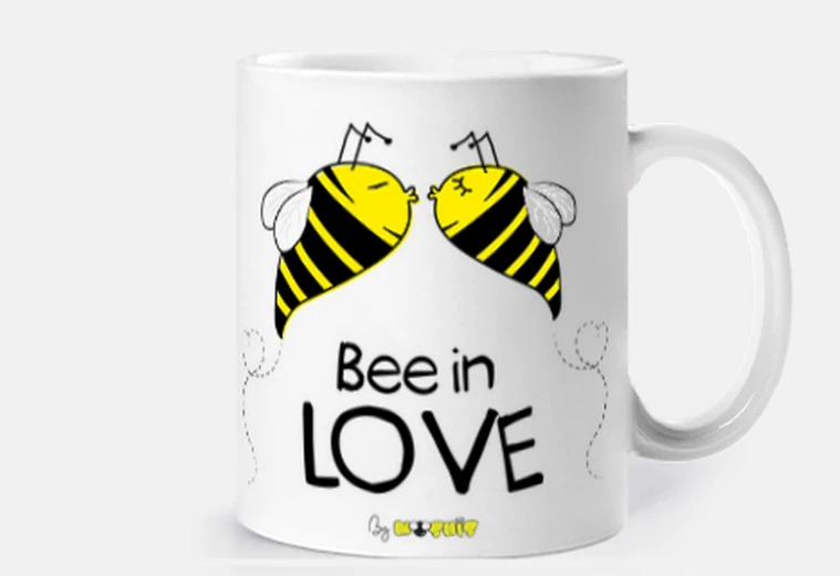 Cup bee in love