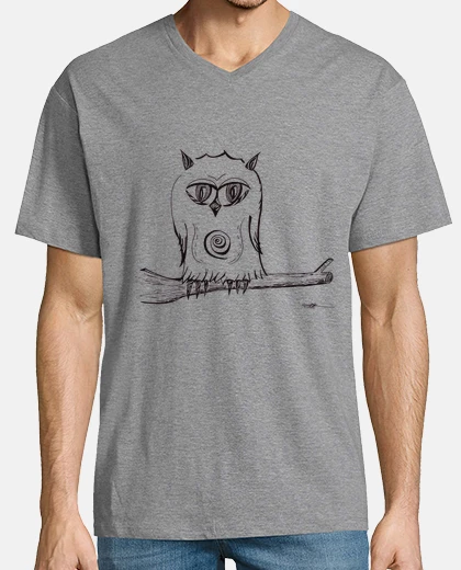 Camiseta b&uacute;ho posado camisa del hombre