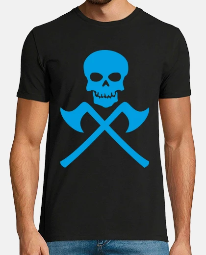 Camiseta calavera con hachas cruzadas