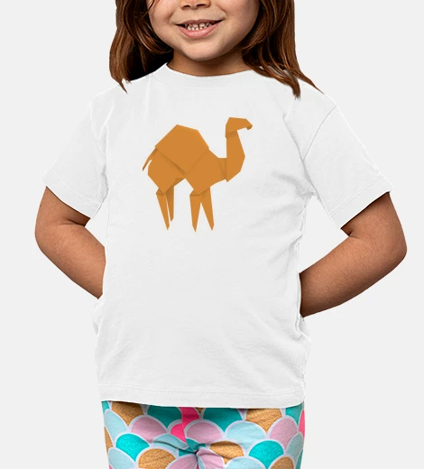 Ropa Camello naranja. Aplícalo sobre diferentes colores de camiseta de niño