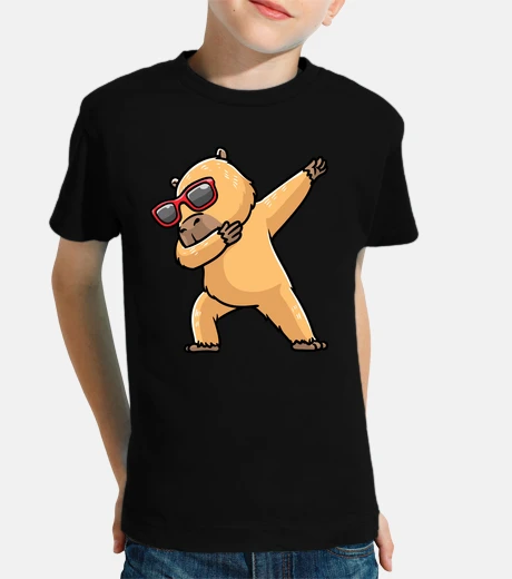 Ropa carpincho bailando con gafas de sol