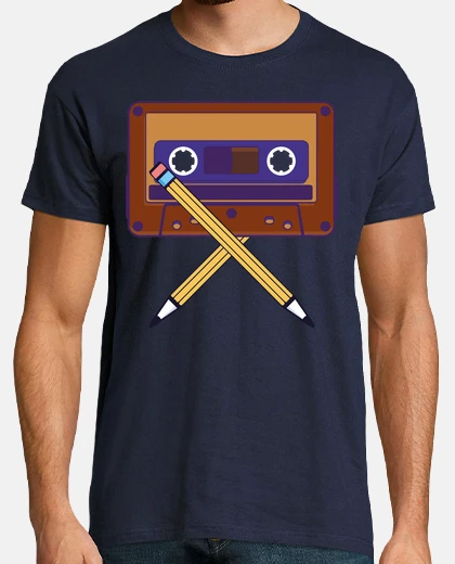 T-shirt cassette e matite in ricordi incrociati