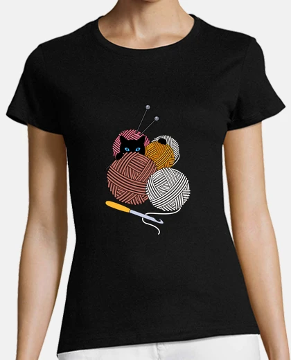 T-shirt cat and balls of wool