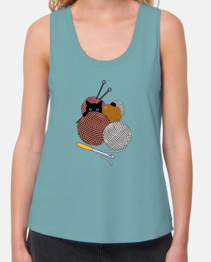 T-shirt cat and balls of wool