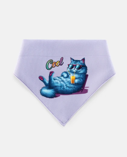 Mascotas chat bleu cool qui boit jus orange