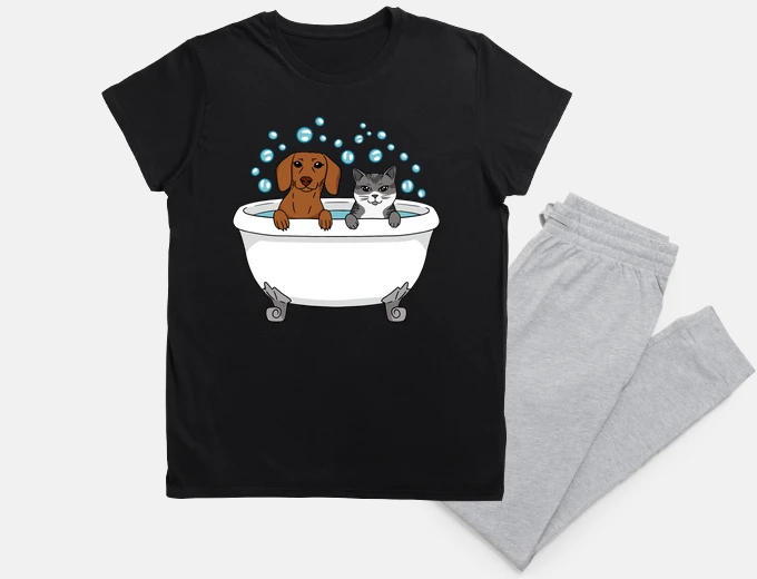 Pyjama chat et chien teckel dans une baignoire nuit sommeil