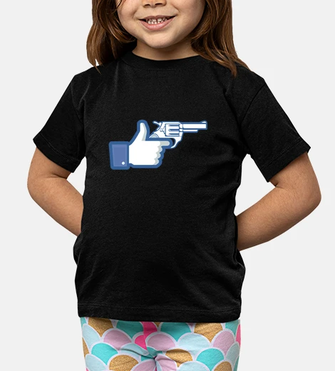 Abbigliamento come una pistola, facebook come