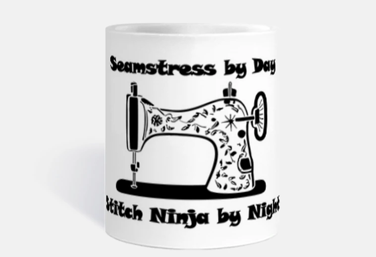 Mug couturière le jour stitch ninja la nuit