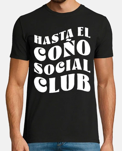 Tee-shirt dans le club social de chatte
