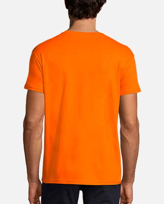 Camiseta naranja letras