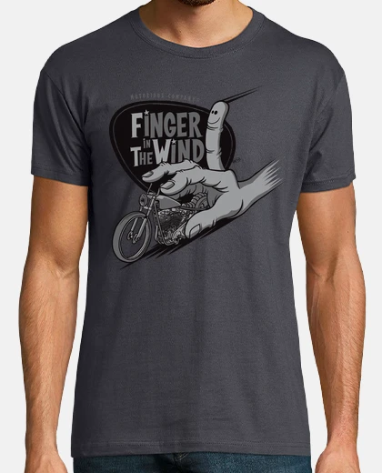 T-shirt dito nel vento
