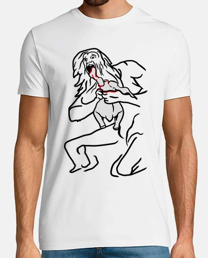 T-shirt divorando il suo pollo alla griglia