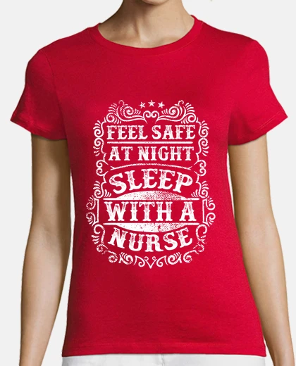 Tee-shirt dormir avec une infirmière