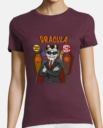Playera Dracula trabajando
