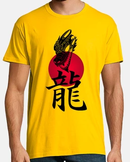 Dragon noir japonais et soleil rouge