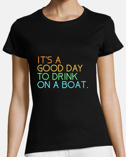 es un buen día para beber en un barco