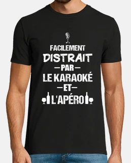 Facilement distrait par le karaoké et l