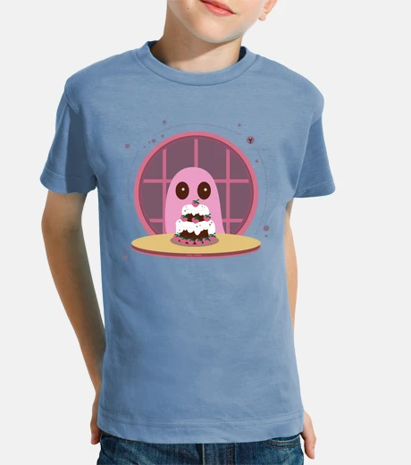 Ropa fantasma comiendo pastel