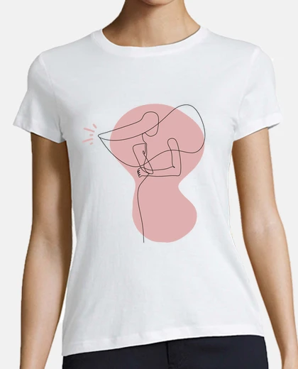 Playera fashion - woman with minimalist hat