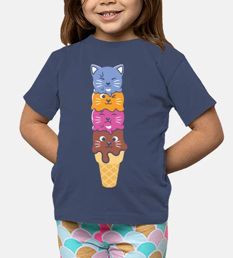 Abbigliamento gatti gelato in un fun cono piramidale