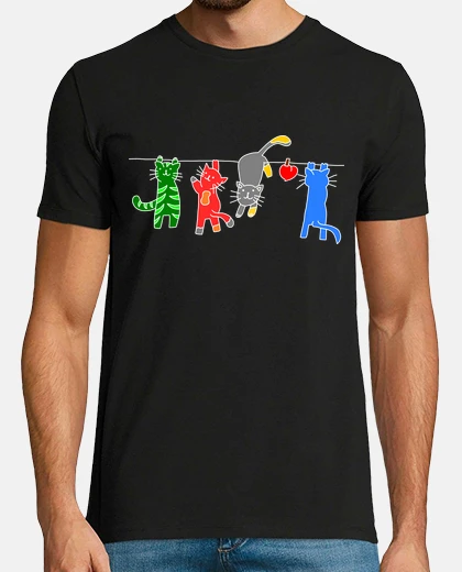 T-shirt gattoti sdraiati sul bianco