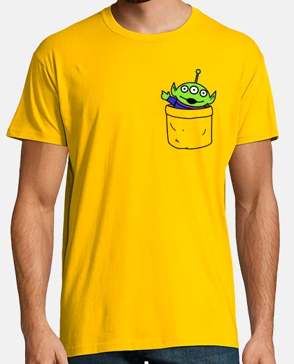 T-shirt giocattolo alieno in una pocket t-shirt da uomo