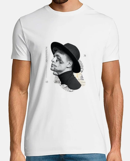 Tee-shirt homme jeune au chapeau ad infinitum, défilé de mode , 