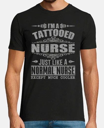 T-shirt im infermiera tatuata